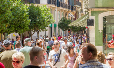 AFEDECO alerta: más turismo no se traduce en más ventas y pide analizar dónde está yendo el gasto.